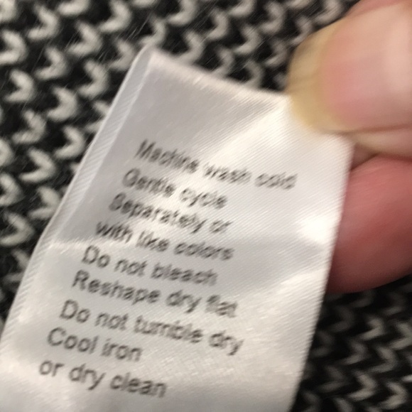 COCOGIO B & W knitted Sweater coat. Vintage. Size Medium. Wool Blend - Picture 9 of 9